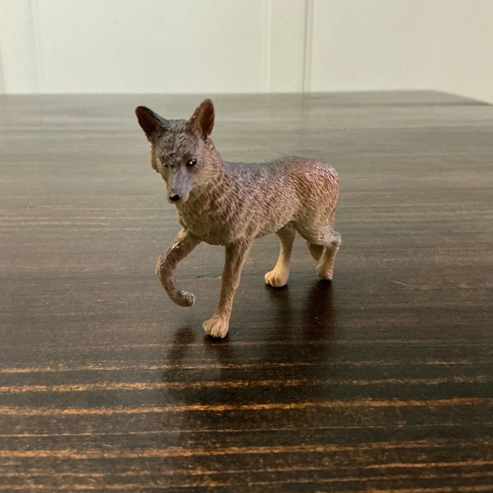 K&M International Coyote Figurine Realistic Wildlife Toy Animal Plastic - Picture 1 of 6